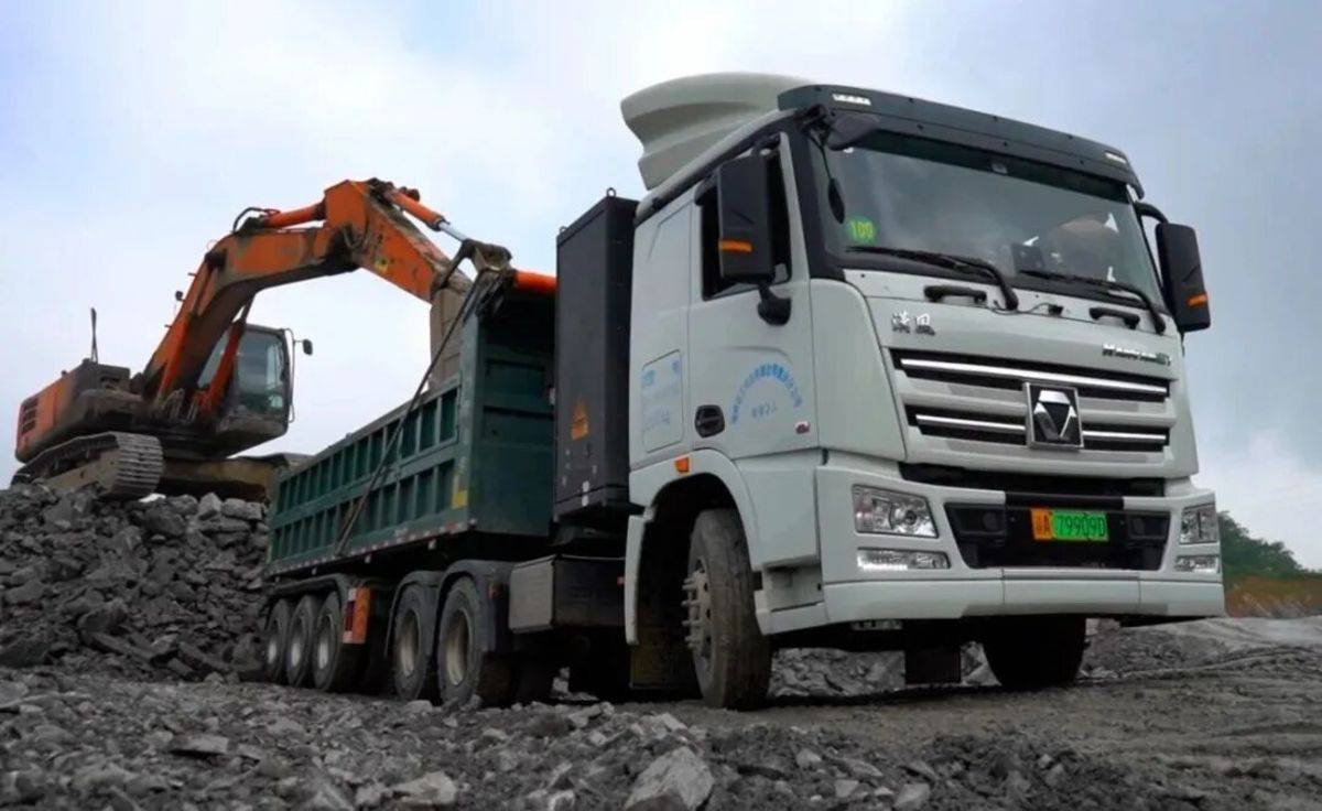 三次都买TA！百台徐工纯电动牵引车交付西南图片