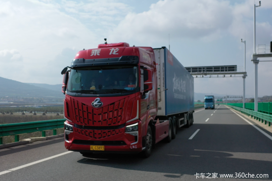 气耗29.3kg 乘龙HK燃气牵引车 用实力征服恶劣工况！