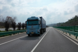 穿山越陇见真章 气耗29.1公斤 乘龙H7 Pro燃气牵引车极限长测!