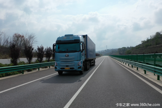 穿山越陇见真章 气耗29.1公斤 乘龙H7 Pro燃气牵引车极限长测！