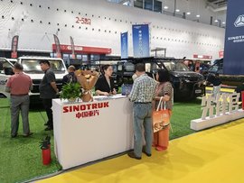 中国重汽轻型汽车登陆广州国际房车展,为户外向往定制移动空间