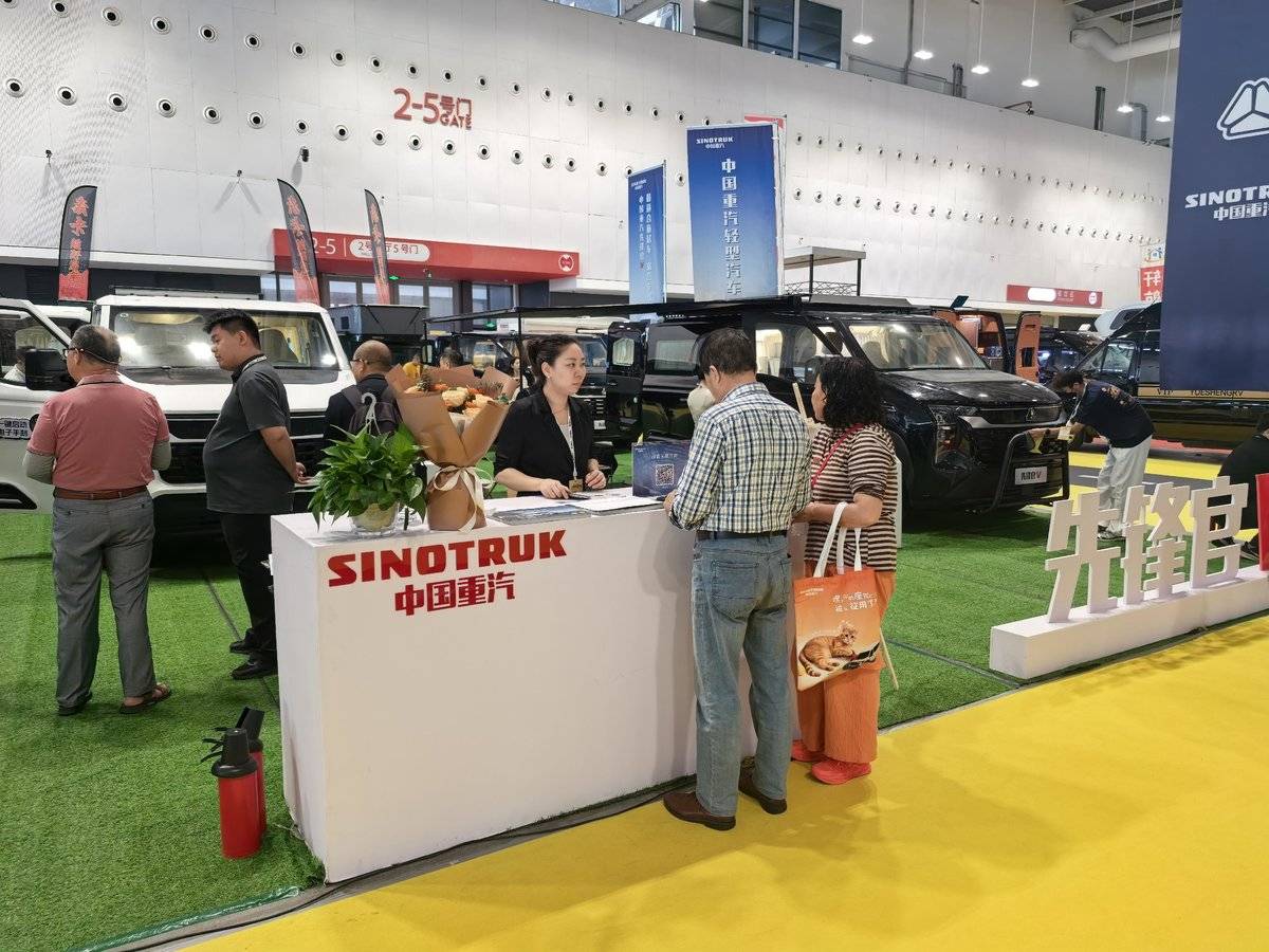 中国重汽轻型汽车登陆广州国际房车展,为户外向往定制移动空间图片