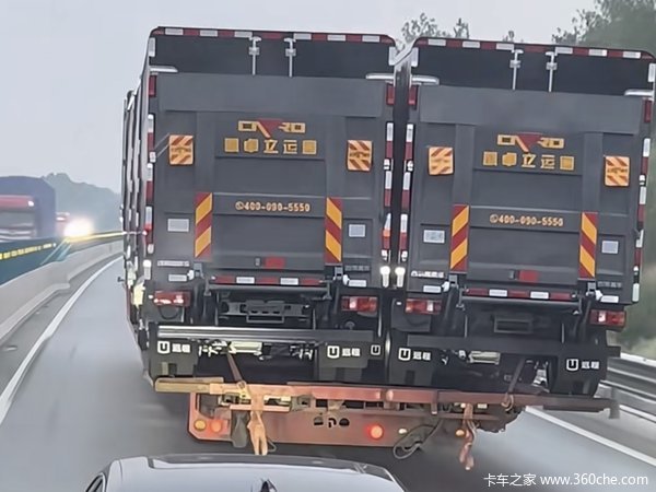 超宽货车高速龟速爬行 一车占两个车道!