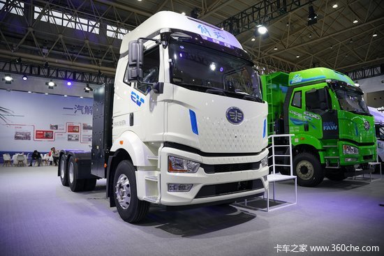 2025武汉车展探馆：商用车前沿技术汇集 华为兆瓦超充最吸睛