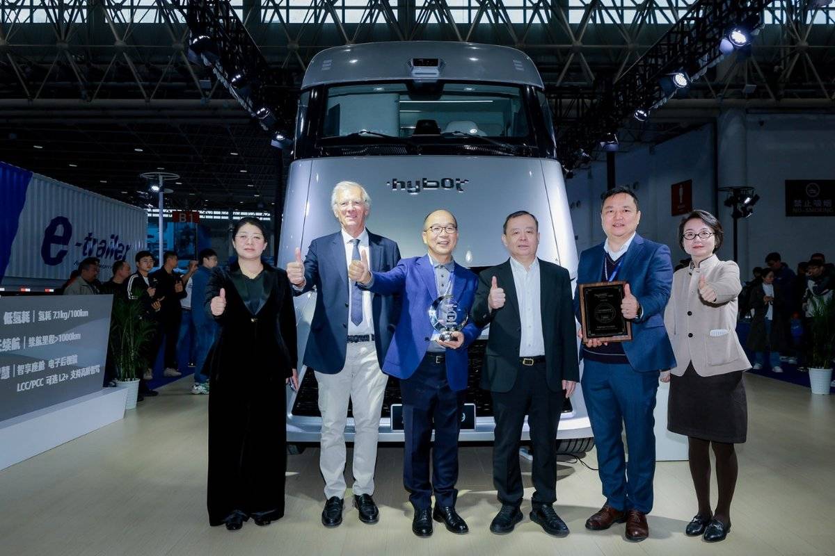 海珀特H49荣膺“2026中国年度卡车（CTOY 2026）”桂冠图片