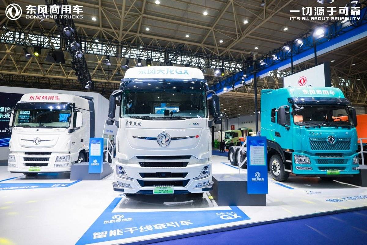 智绘点亮绿色征程，东风商用车2025中国国际商用车展重磅开启混动牵引车图片