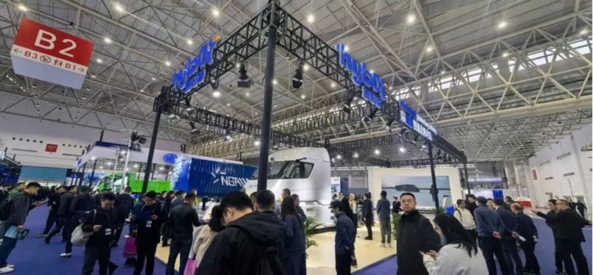 高端化 绿色化 智能化 2025中国国际商用车展(CCVS)开幕