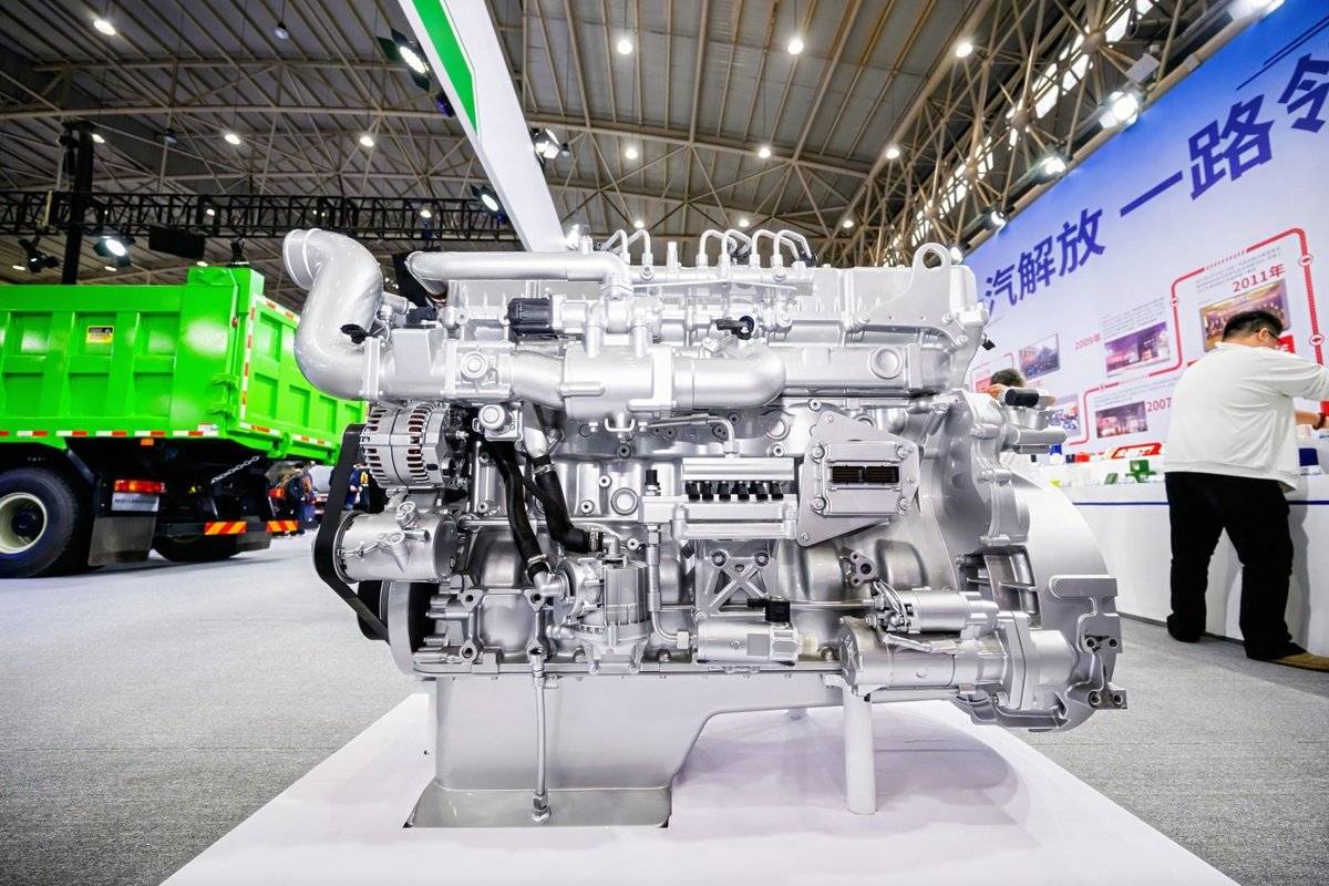 一汽解放携新能源明星车型亮相2025年中国国际商用车展览会JSN_4487-opq4109501296