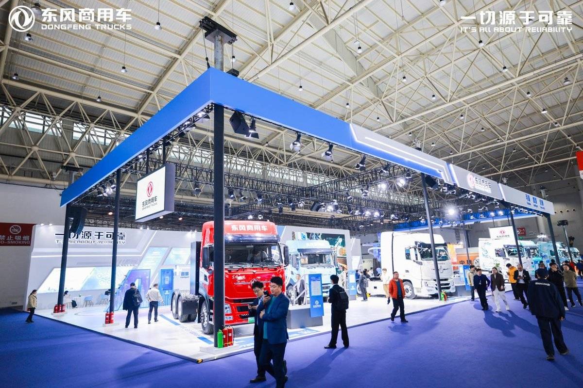 2025中国商用车新生态论坛,东风商用车刘利成:共谋绿色智能发展新图景IMG_256