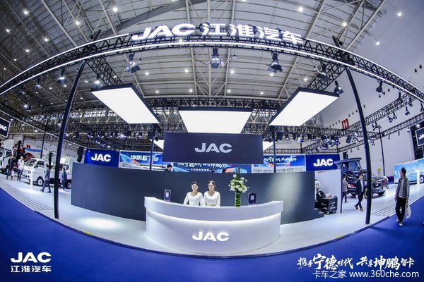 上天植保，就地安家！江淮悍途"天地套装"亮相2025中国国际商用车展