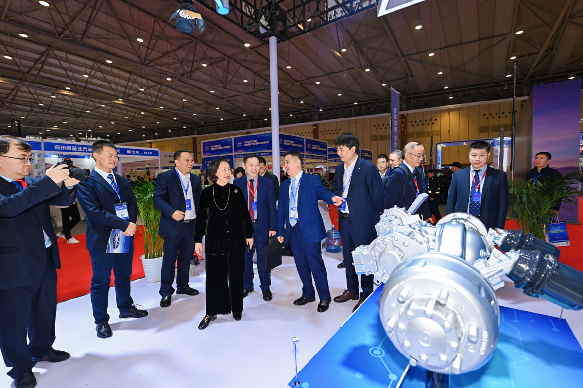 东风德纳成都发布