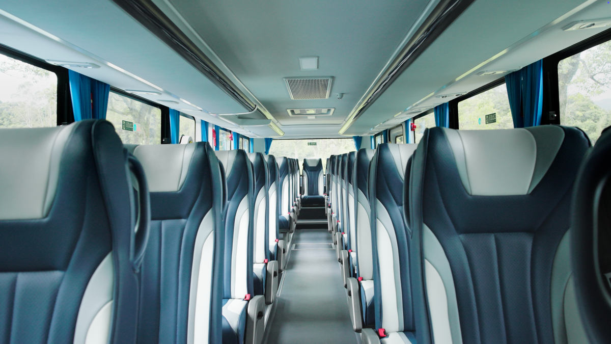 比亚迪全新客车C11亮相武汉商用车展，加速推动道路客运电动化4-标配-坐舱平面1