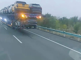 京新高速二怪横行 这种车到底是谁批的手续?