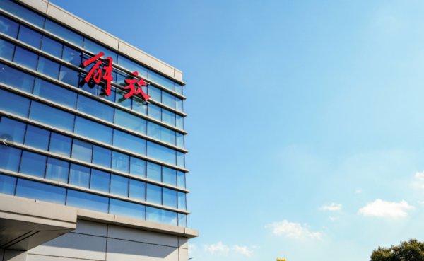 10月解放斩获中重卡批发、终端双第一