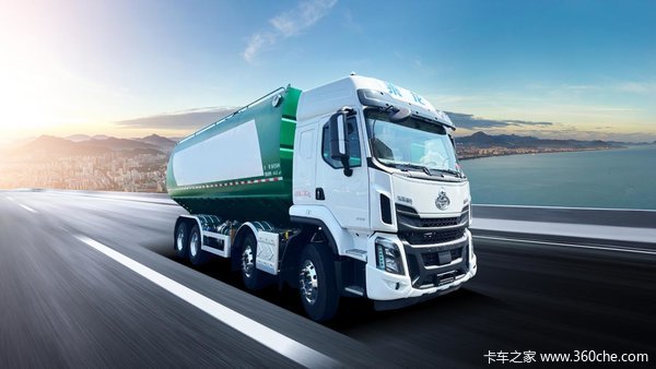 巨能装还巨省油，乘龙H5 8x4散装饲料运输车助卡友赚大钱