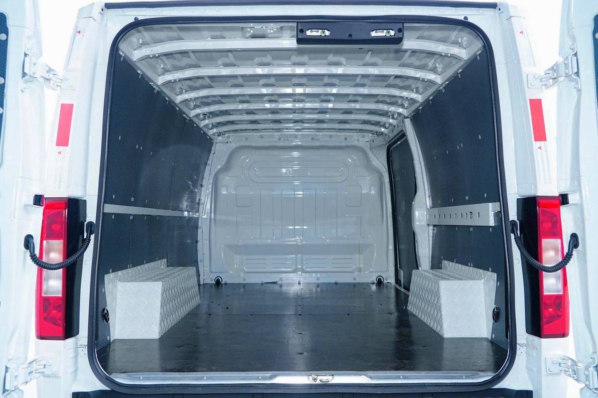 魏桥新能源商用车V80正式发布！开启从