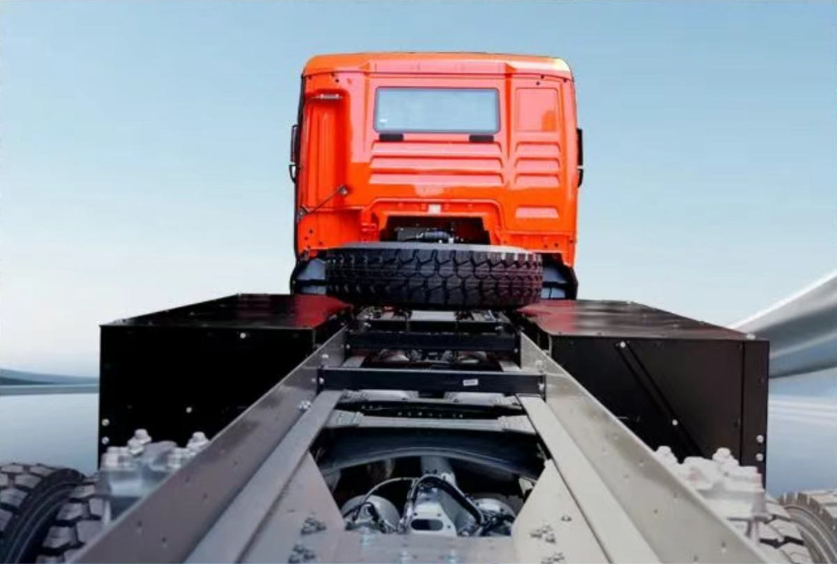 中国重汽汕德卡新能源自卸车------工地