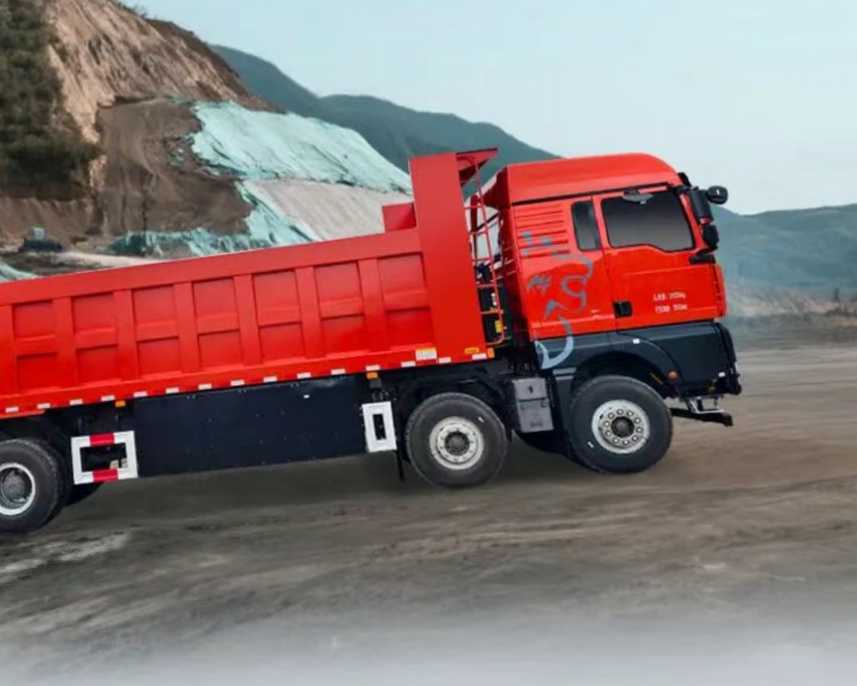 中国重汽汕德卡新能源自卸车------工地