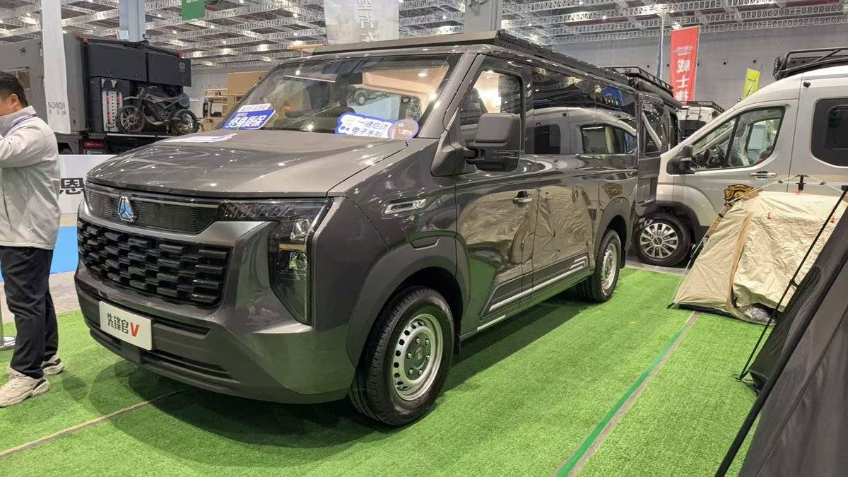 多品类强势出击！中国重汽轻型汽车首登上海国际房车展