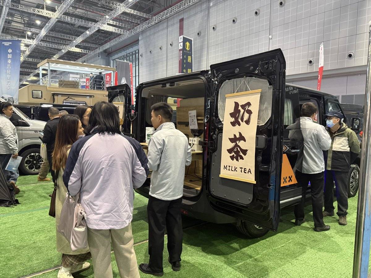 多品类强势出击！中国重汽轻型汽车首登上海国际房车展