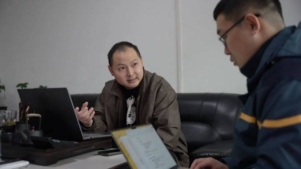 在乌蒙深处，解锁1人管几十台车的“数字密码”