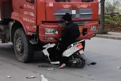 ������綯����ͷ���۶Ͼ�������ײ���