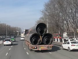 大管套小管 小命没人管!