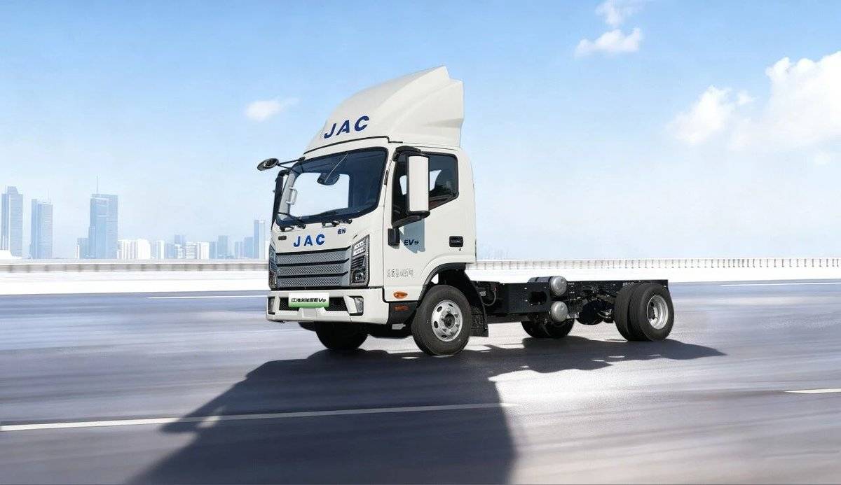 江淮新能源轻卡EV9,到底强在哪?卡友真实体验大揭秘92e9c9123e9a8c35037217e50295a8de