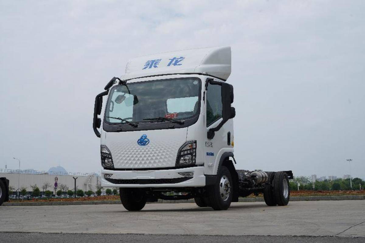 充电16分钟续航450km 乘龙翼威2大电量轻卡领跑城配创富路图片