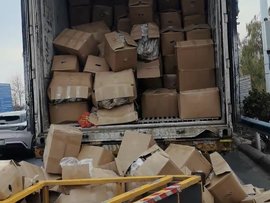 河南一绿通货车司机被坠落货物砸中身亡！