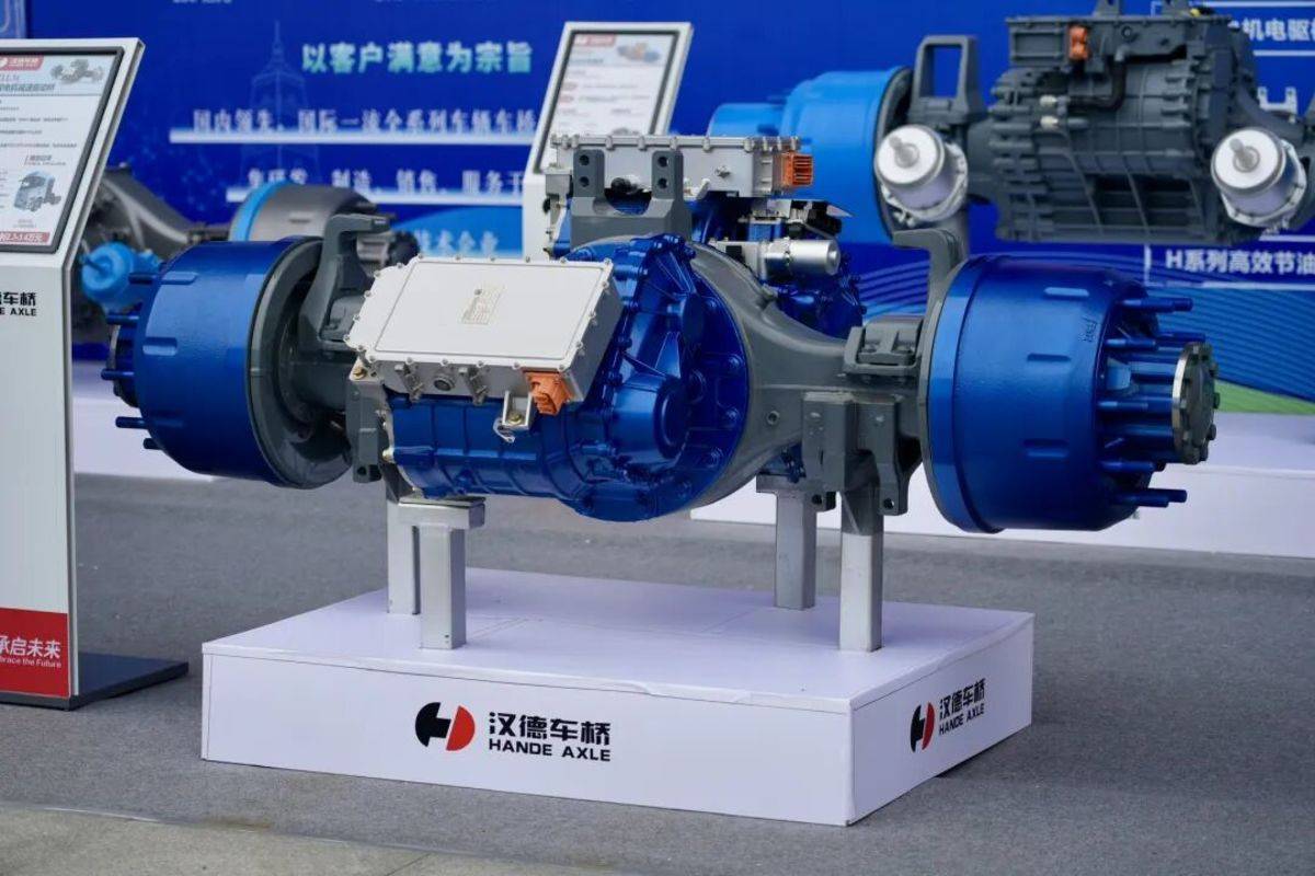 携手同行 决胜2026！汉德车桥恭祝2026陕汽商务年会圆满成功！