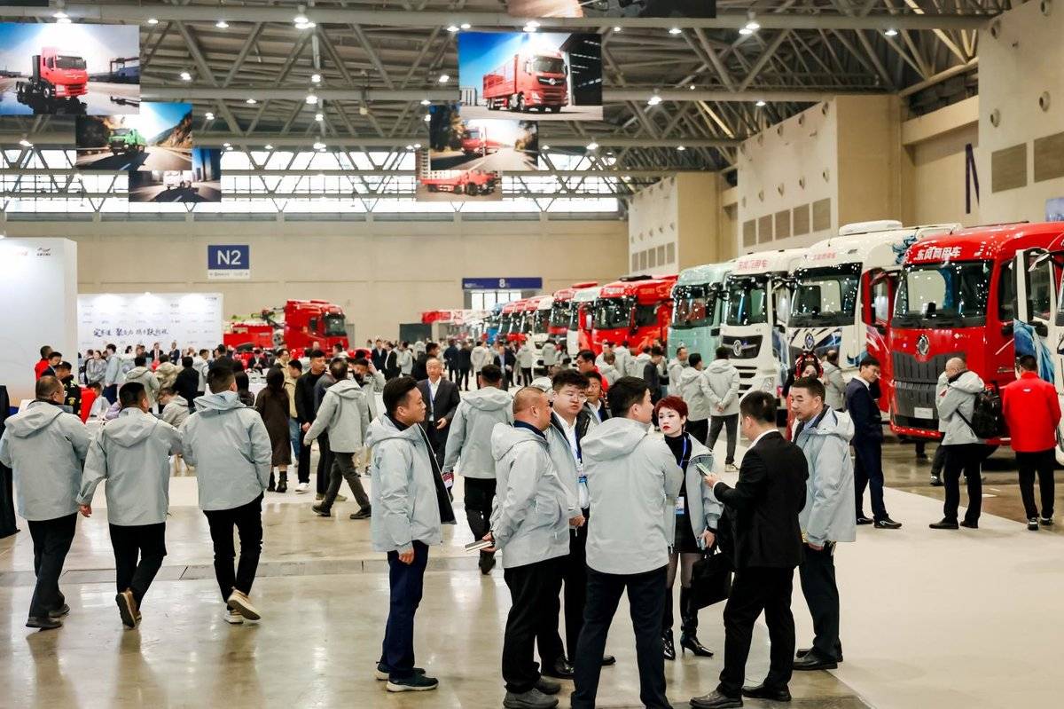 定赛道 聚合力 携手跃新程 东风商用车2026合作伙伴大会绘就发展新蓝图IMG_9669