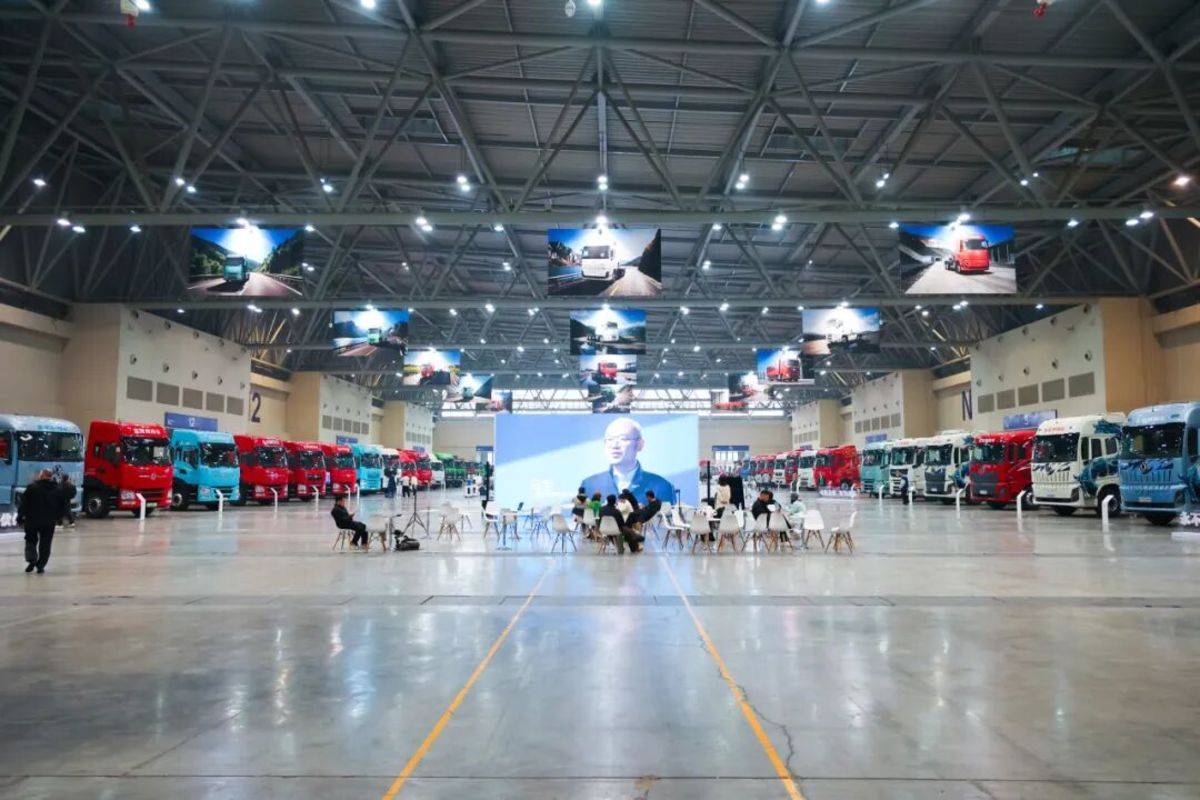 伊思灵华泰高端平台座椅，与东风商用车共筑新征程