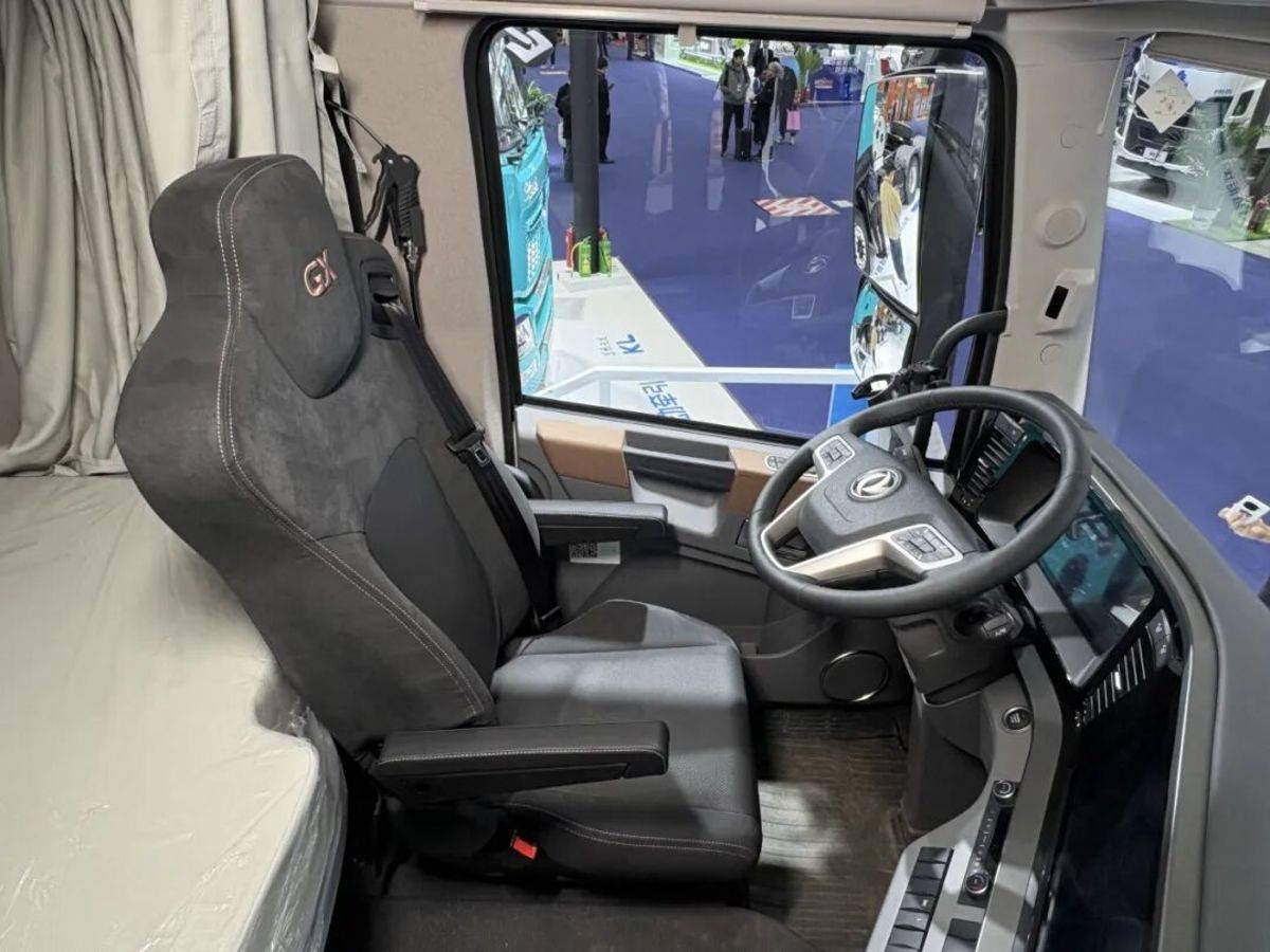 伊思灵华泰高端平台座椅，与东风商用车共筑新征程