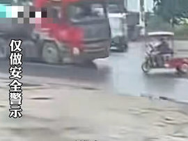 三轮车突然左转直冲货车 三轮车驾驶员当场身亡!