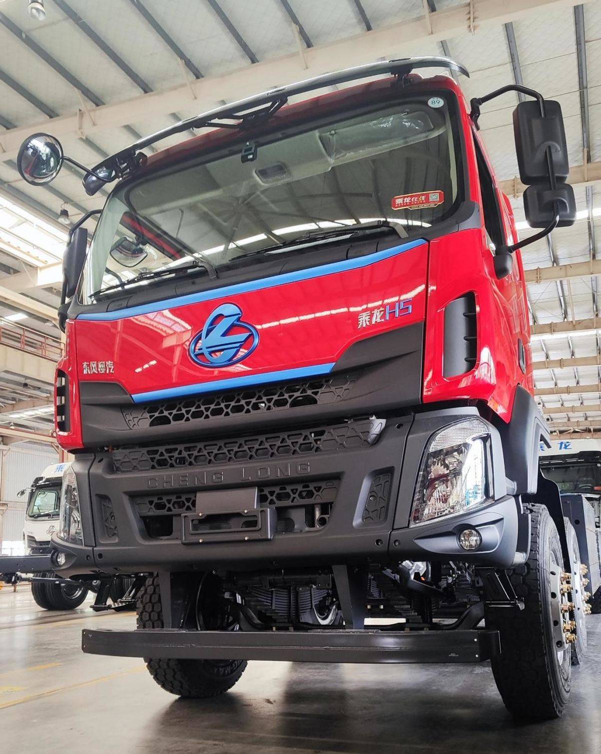 长续航强动力双核驱动 资源运输优选乘龙H5 8x4纯电自卸车e3a46de7a7236dee2eefcf1220c52aef_compress