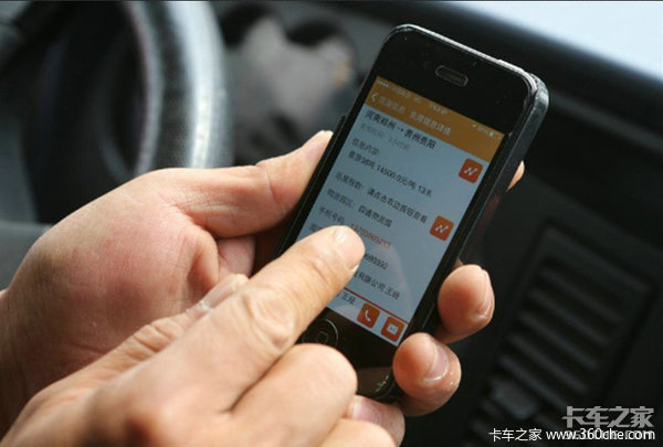 央视揭露货运乱象 货车司机遭双重收费压榨！