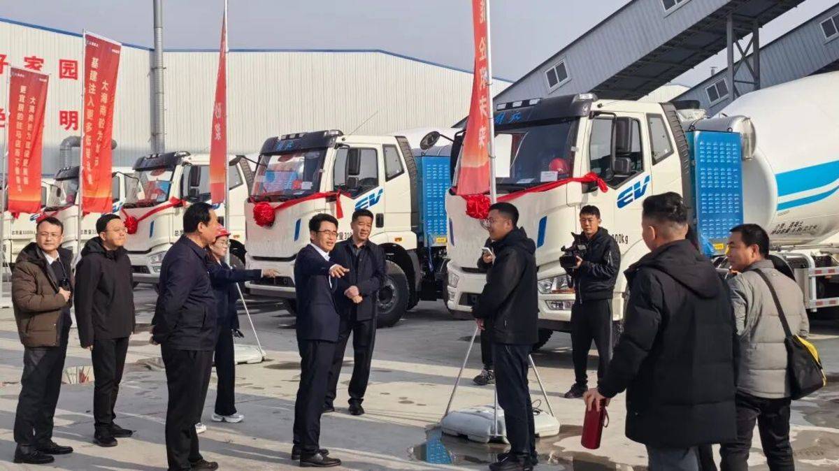 20台纯电动搅拌车交付，驻马店权威媒体见证行业低碳升级图片4