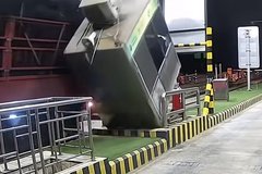 �շ�Ա��Ϊ������ ���������ҵ��շ�վ