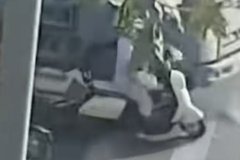 ������ͷ�������� Ů�Ӵ�ͷ����סһ��