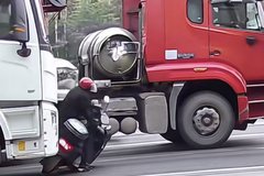 �����ﳵ�ᴩ������ ��ײ������ʮ����