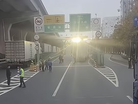 大方量车的冬天来了！上海超宽车厢一律不给上高速了