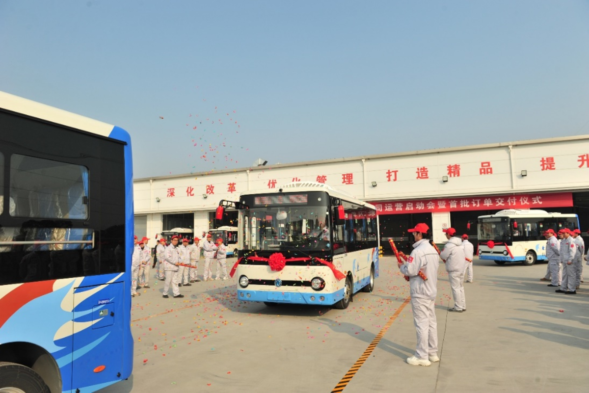 东风襄旅正式启航,55台东风天翼公交现场交付客户