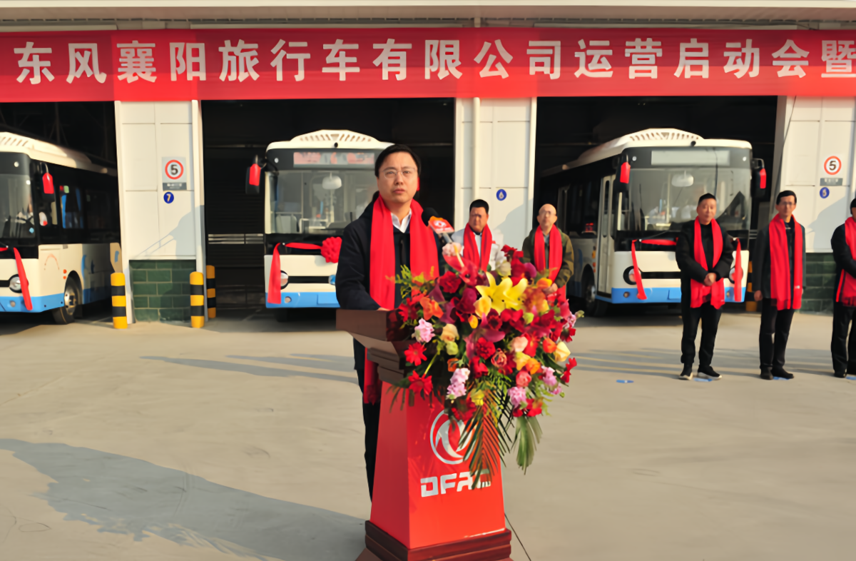 东风襄旅正式启航,55台东风天翼公交现场交付客户