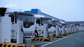 在中国物流之都，徐工超充重卡“15分钟满电”