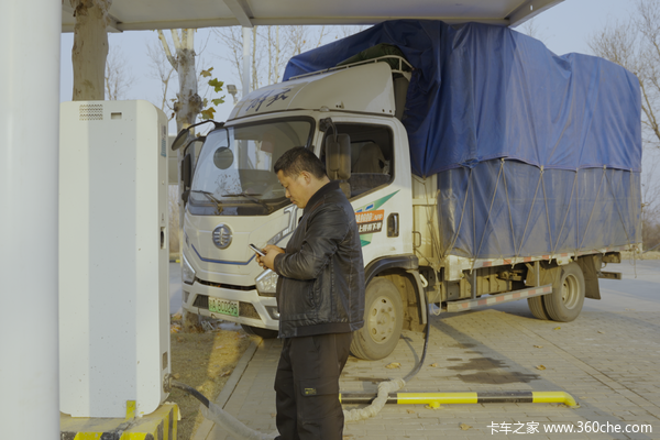 运价低迷如何增收？这位老司机有话说 从油车换电车月省3000元