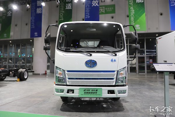 宽敞空间 限高无忧 看虎VR 轻载版轻卡 宽敞空间 限高无忧 看虎VR 轻载版轻卡