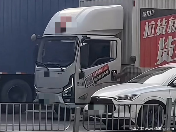 两个都是货车司机 何必呢？