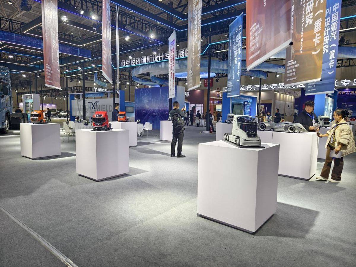 以设计驱动品牌升维 中国重汽重卡PI设计战略斩获行业大奖！IMG_20251212_092620