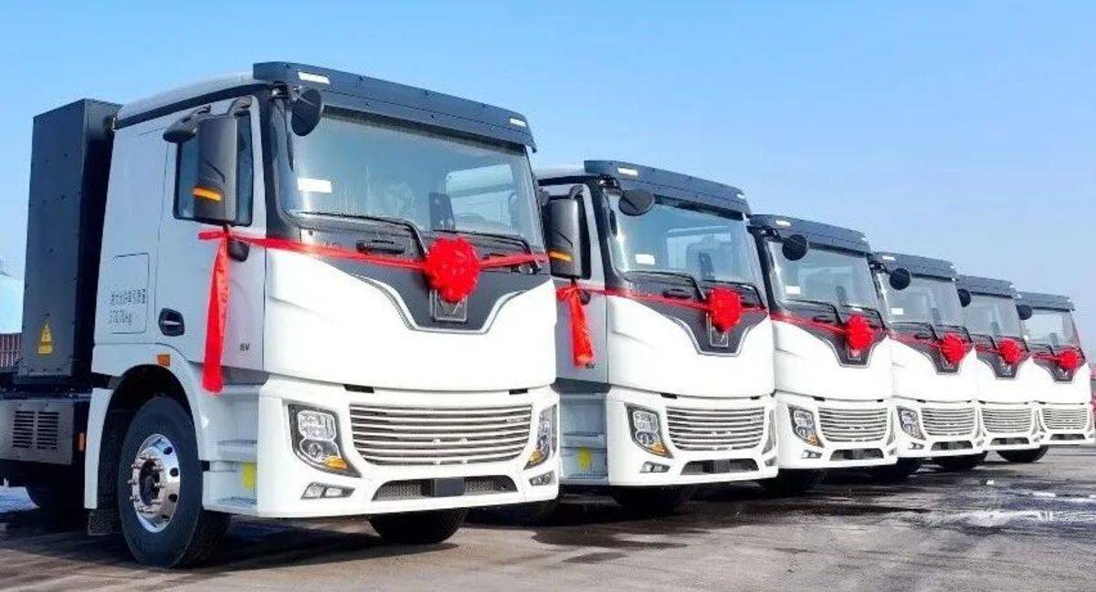 开门红 | 百台出征!徐工新能源重卡重磅交付钢铁物流客户